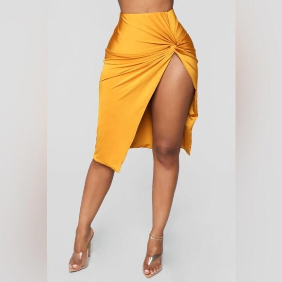 Fashion Nova Womens Size Medium Looking Amazing Skirt Mustard Midi NEW High Slit - Picture 1 of 11